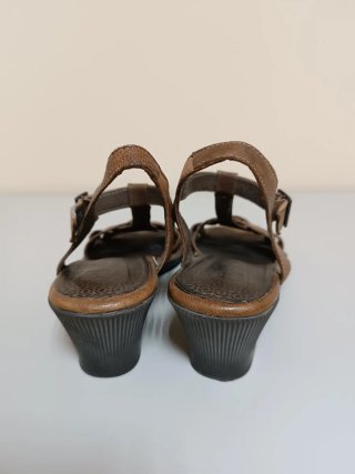 Sandalias de mujer marrones