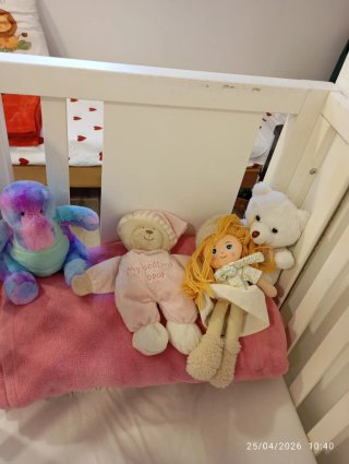 Cuna de madera blanca