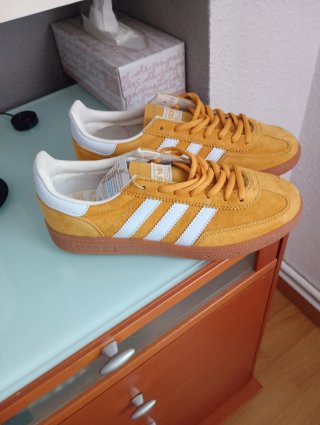 Zapatillas Adidas Amarillas y Blancas