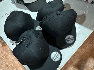 Gorra Negra Snap Back