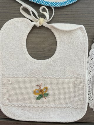 Set bavaglini cotone ricamati