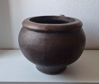 VASIJA VINTAGE GRAN TAMAÑO BARRO Y BRONCE