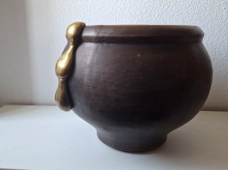 VASIJA VINTAGE GRAN TAMAÑO BARRO Y BRONCE