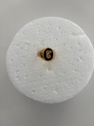 Sello oro 18k con inicial C