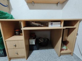 Escritorio madera y plástico beige