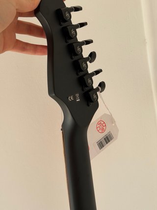 Harley Benton ST-20HSS SBK + funda y accesorios