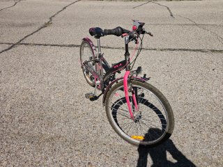 Bicicleta Btwin rosa y negra