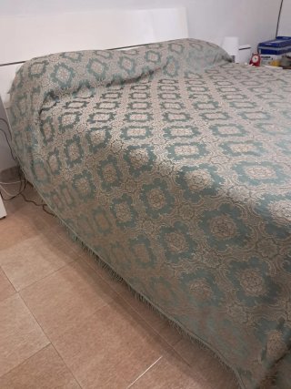Copriletto vintage tessuto oro e verde