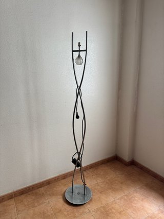 Lámpara de pie moderna metal y cristal