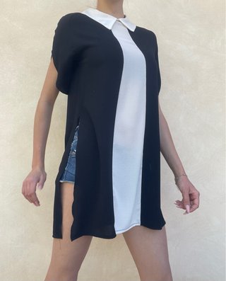 Blusa bicolore nero e bianco con colletto