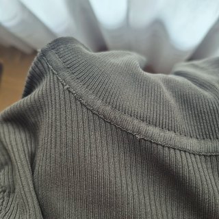 Camiseta de manga larga verde oliva