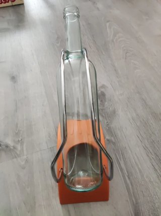 Botellero de vino naranja