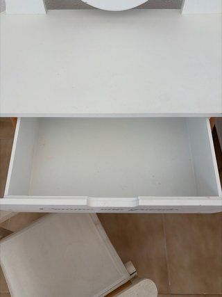 Tocador infantil con espejo y silla