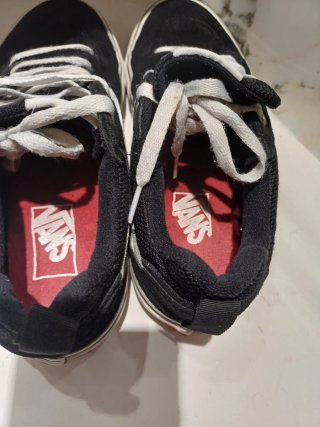 Zapatillas Vans Negras y Blancas