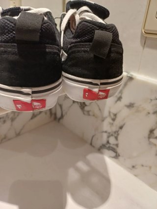 Zapatillas Vans Negras y Blancas