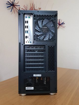 Workstation 18 Nucleos 32GB RAM RX 6600 8GB