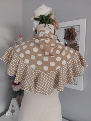 Mantoncillo Flamenco Lunares Beige y Blanco