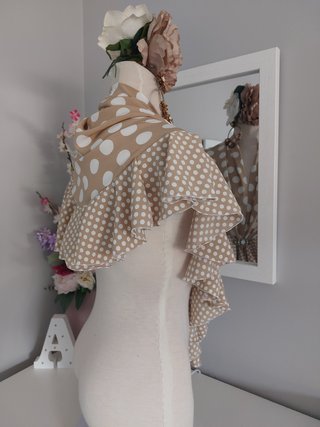 Mantoncillo Flamenco Lunares Beige y Blanco