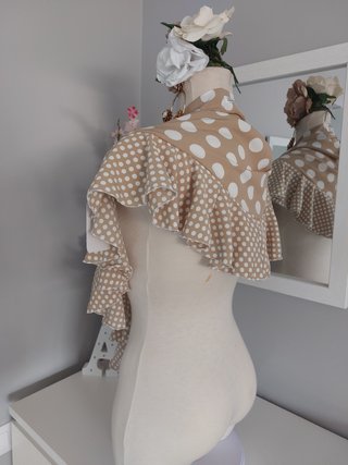 Mantoncillo Flamenco Lunares Beige y Blanco