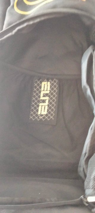 Mochila Nike Elite Negra y Blanca