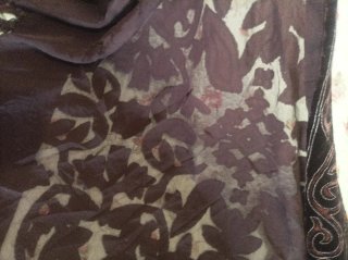 Pañuelo toquilla marrón con flecos y bordado