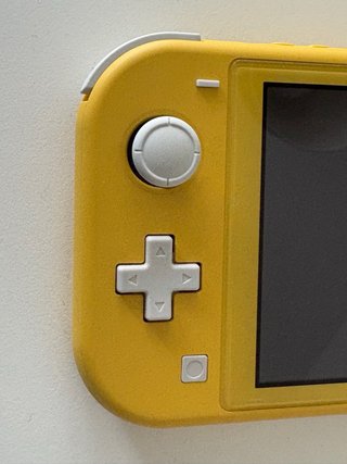 Nintendo Switch Lite Amarillo