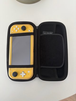 Nintendo Switch Lite Amarillo