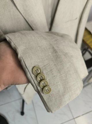 Traje de lino beige para boda