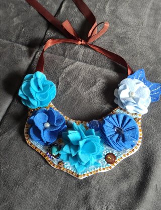 Collar babero.