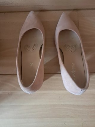 Zapatos de tacón rosa ante