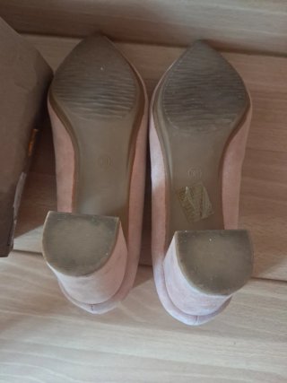 Zapatos de tacón rosa ante