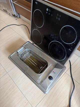 Freidora de aceite integrable y vitrocerámica