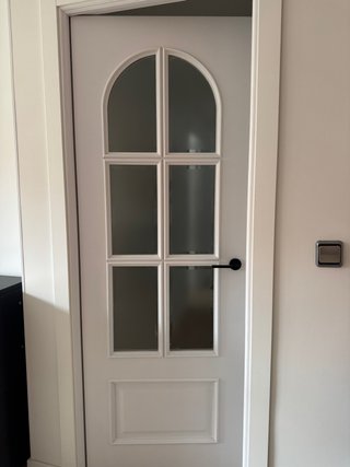 Puerta Roble Macizo Blanca con Vidrio