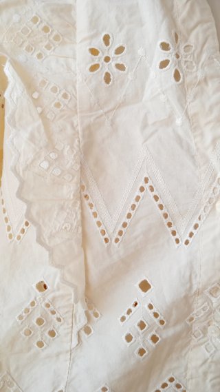 Camisa Zara bordada T.M. crema