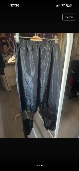 Pantalones negros con detalle de tul