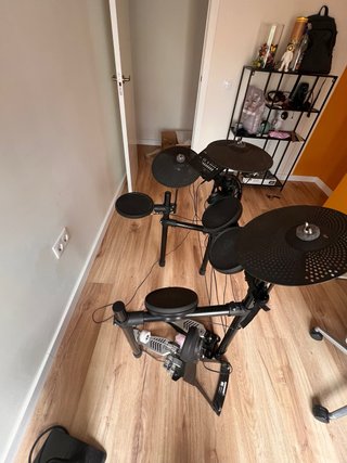 Batería Electrónica Yamaha DTX402Kj