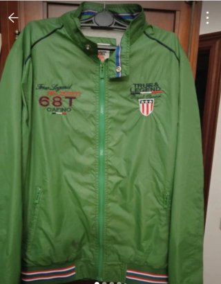 Chaqueta juvenil verde y multicolor