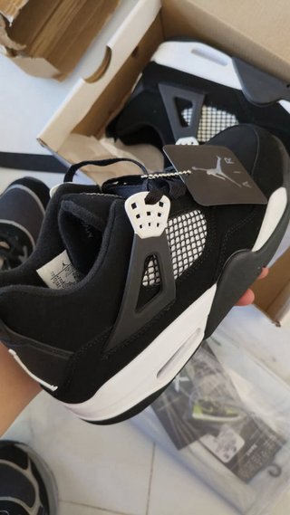 Jordan 4 Negro/Blanco