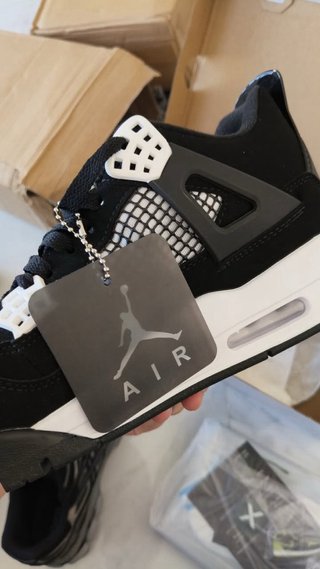 Jordan 4 Negro/Blanco