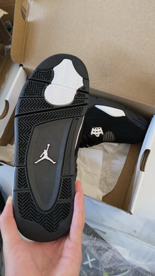 Jordan 4 Negro/Blanco