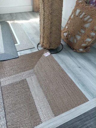 ÚLTIMA Unidad Alfombra 195 x 285  doble cenefa bei