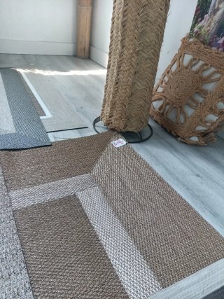 ÚLTIMA Unidad Alfombra 195 x 285  doble cenefa bei