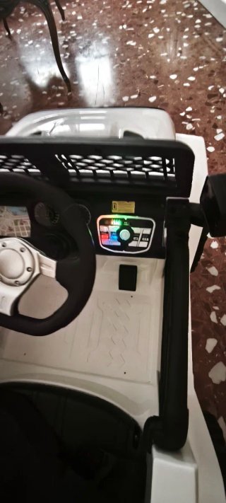 Coche a batería, bici y patinete con luces