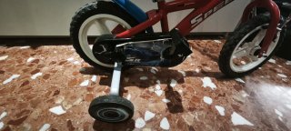 Coche a batería, bici y patinete con luces