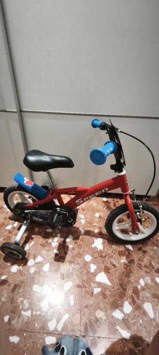 Coche a batería, bici y patinete con luces