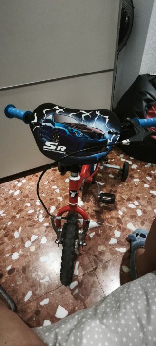 Coche a batería, bici y patinete con luces