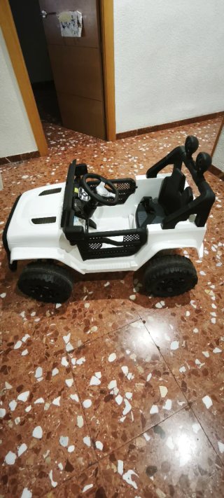 Coche a batería, bici y patinete con luces