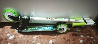 Coche a batería, bici y patinete con luces