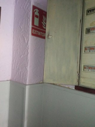 Se alquila local comercial, en Parla zona Reyes