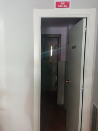 Se alquila local comercial, en Parla zona Reyes